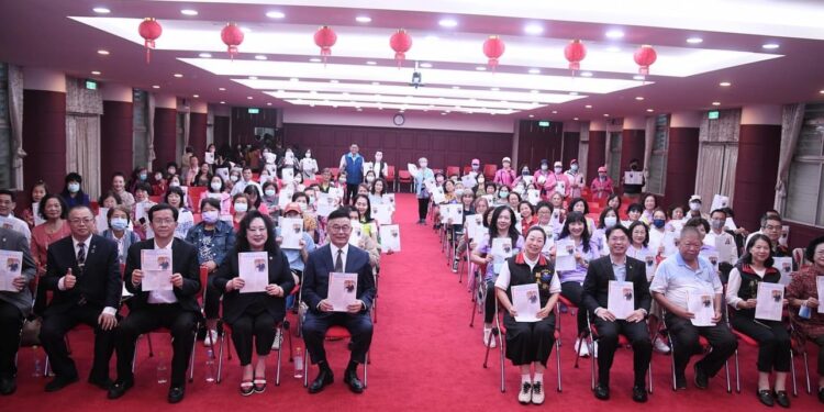 難民林齊國的人生體驗與成長之路分享 縣長徐榛蔚期許為花蓮縣注入了一股積極向上的能量