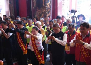 「路跑媽祖」抵達臺南 花蓮縣長徐榛蔚揹駕回鑾