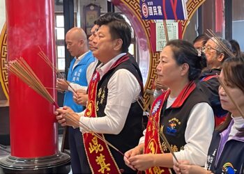 傅崐萁宣布從12月30日00:00起「暫停一切選舉活動24小時」為車禍重傷命危的老太太祈福集氣！