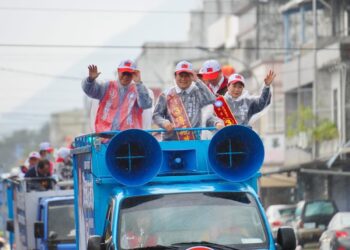 傅崐萁於集氣祈福一日後恢復競選活動 跨年前張善政合體傅崐萁於花蓮、吉安掃街衝刺選票