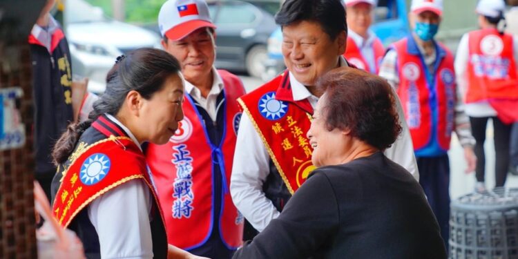 傅崐萁瑞穗、光復徒步掃街拜票 仍不忘會勘光復鄉大豐村爭取自來水延管 傅崐萁瑞穗、光復徒步掃街拜票 仍不忘會勘光復鄉大豐村爭取自來水延管