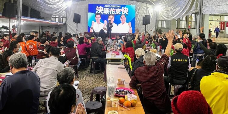 傅崐萁鐵人行程全國北中南旋風輔選 沿途遇花蓮鄉親加油打氣不斷 晚間更火速回防花蓮造勢 傅崐萁鐵人行程全國北中南旋風輔選 沿途遇花蓮鄉親加油打氣不斷 晚間更火速回防花蓮造勢