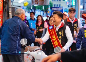 寒流花花蓮下探10度低溫傅崐萁不畏寒冷冬至掃街問暖 晚間競總冬至團圓之夜溫暖鄉親家人