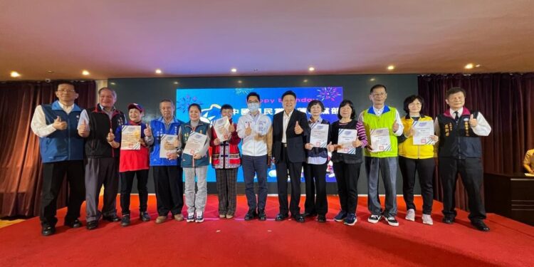 展現高昂士氣》國民黨129週年 花蓮縣黨員前輩齊聚一堂共同歡度黨慶