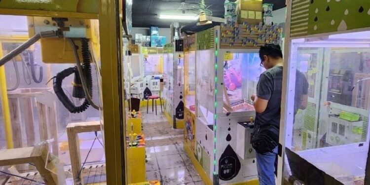 改造娃娃機臺暗營賭博 警識破玄機查扣3卡車 改造娃娃機臺暗營賭博 警識破玄機查扣3卡車