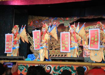 明華園創作大戲鴨母王北屯盛大演出 盧市長到場力挺傳統藝術