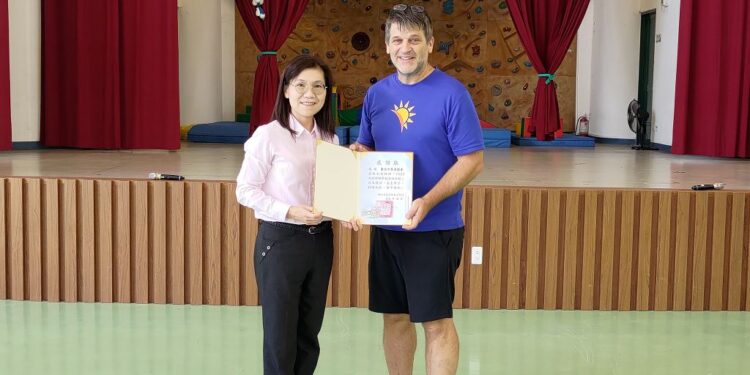 溫暖校園遇韓流 實踐融合慶耶誕 溫暖校園遇韓流 實踐融合慶耶誕