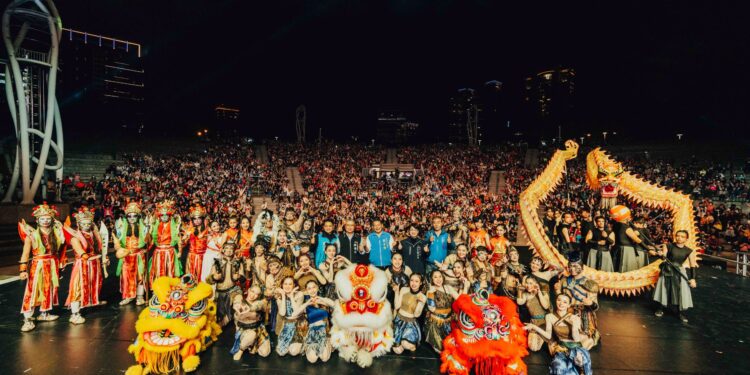 舞鈴劇場跨年鉅作 島嶼之光國際級演出 逾8000名觀眾直呼過癮 舞鈴劇場跨年鉅作 島嶼之光國際級演出 逾8000名觀眾直呼過癮