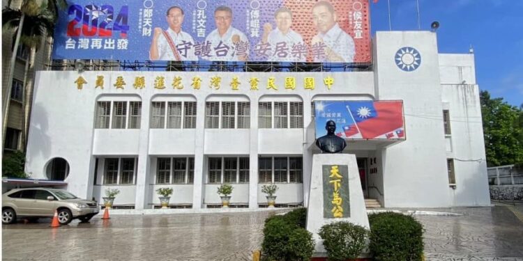 街道布條亂象帶頭違法 民進黨抗中保台奧步再現 街道布條亂象帶頭違法 民進黨抗中保台奧步再現