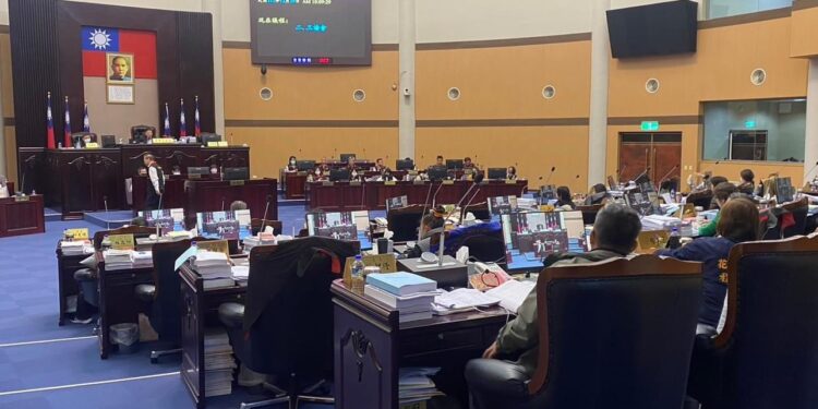 議會密集審議 縣府57提案及總預算通過三讀