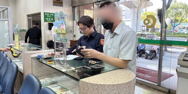 退警網購遇問題帳戶 學弟妹見狀及時勸阻