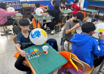 「2024花蓮太平洋燈會」2/3開跑 1,500位花蓮學童發揮創意 手繪燈籠牆增添龍年氛圍
