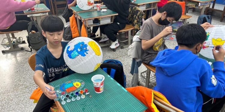 「2024花蓮太平洋燈會」2/3開跑 1,500位花蓮學童發揮創意 手繪燈籠牆增添龍年氛圍