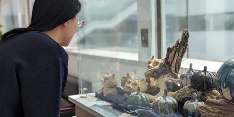 中市府藝術廊道展出姚進中師生陶藝 逾80件作品展