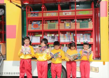 中市第2部太陽能行動圖書車嶄新啟用 黃副市長：以美學與綠能開啟市民閱讀之窗