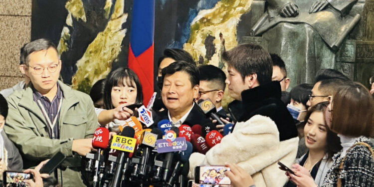 傅崐萁讓了!拉韓、江兩人雙手 凝聚「韓江配」共識 傅崐萁讓了!拉韓、江兩人雙手 凝聚「韓江配」共識