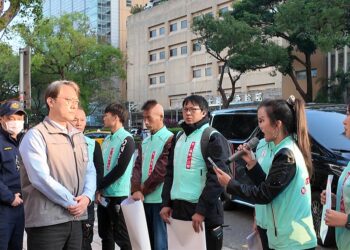 嘉義縣山線立委候選人廖昱婧前往中選會陳抗 不畏民進黨嘉義龐大勢力