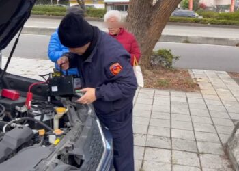 寒流來襲車一「凍」也不動 暖警提電瓶即刻救援