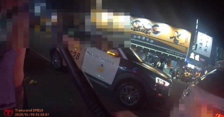 毒蟲深夜遭盤查曝通緝 想兔脫遭噴辣椒水逮捕 毒蟲深夜遭盤查曝通緝 想兔脫遭噴辣椒水逮捕