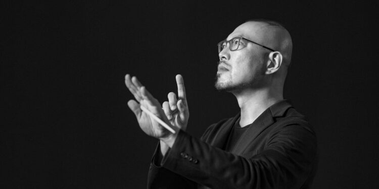 簡文彬指揮國臺交 渾厚中洗鍊音樂的萬種風情 簡文彬指揮國臺交 渾厚中洗鍊音樂的萬種風情