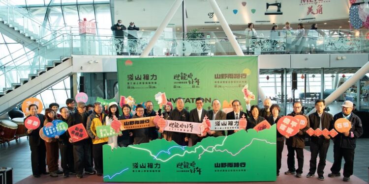 臺灣客家文化館新春雙特展驚艷登場 多件重要古文書首度展出 歡迎大家春節共下來遶尞 迎龍過好年 臺灣客家文化館新春雙特展驚艷登場 多件重要古文書首度展出 歡迎大家春節共下來遶尞 迎龍過好年