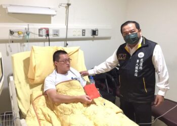 花蓮軍人服務站黃鍾昌站長慰問傷病官兵