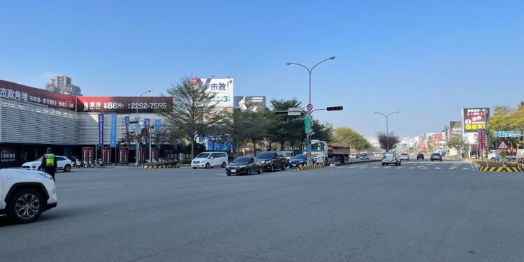 警巡邏發現路口號誌沒電 立即派員疏導並通報搶修