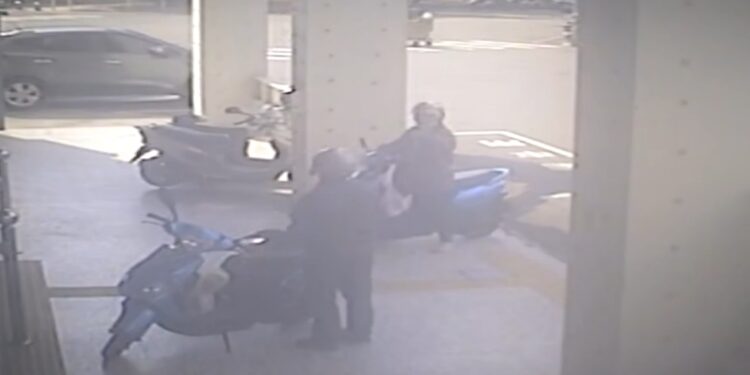 買菜返家驚覺騎錯車 2車重逢發現一模一樣