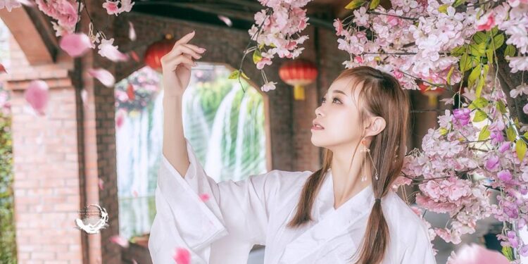 遊客穿著古裝遊長城 熱鬧迎新年 遊客穿著古裝遊長城 熱鬧迎新年