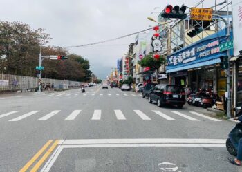 「按.等.行」》跟著小綠人走 縣府正式啟用行人專用時相