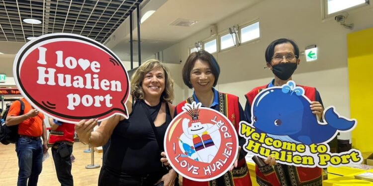 「里維拉號」、「挪威寶石號」、「水晶合韻輪」連三艘遊輪訪花 讓世界走進花蓮 拓展觀光商機 「里維拉號」、「挪威寶石號」、「水晶合韻輪」連三艘遊輪訪花 讓世界走進花蓮 拓展觀光商機