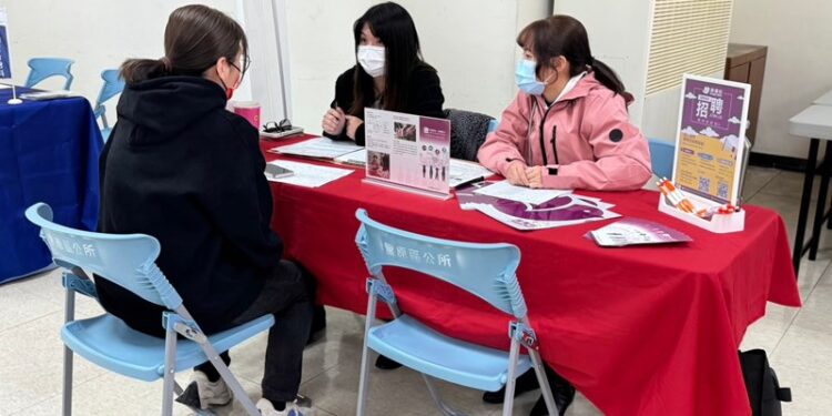台中年後就業機會多 2/16-2/29平日天天徵才 釋1,300職缺 台中年後就業機會多 2/16-2/29平日天天徵才 釋1,300職缺