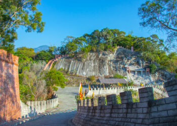 台南鹽水蜂炮起炮　沿街開炸熱鬧滾滾