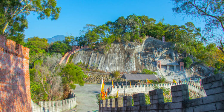 台南鹽水蜂炮起炮 沿街開炸熱鬧滾滾 台南鹽水蜂炮起炮 沿街開炸熱鬧滾滾