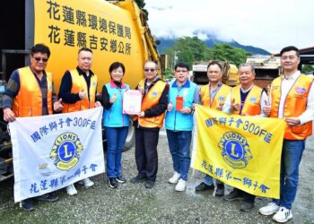 吉安鄉清潔隊勞苦付出被看見 第一獅子會親頒發加菜金慰勞