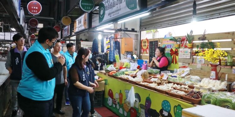 因應過年採買潮 重慶市場首度啟動下午時段營業 因應過年採買潮 重慶市場首度啟動下午時段營業