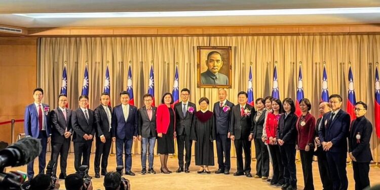 團結勝利、陽光國會!》韓國瑜當選立法院院長、江啟臣當選副院長 團結勝利、陽光國會!》韓國瑜當選立法院院長、江啟臣當選副院長