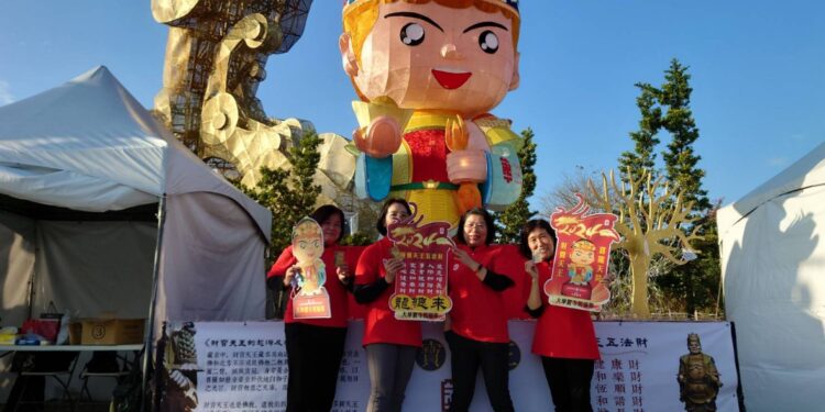 大華嚴寺滿願財寶天王 南投燈會精彩登場 大華嚴寺滿願財寶天王 南投燈會精彩登場