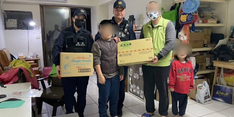 工業區警民攜手 協助弱勢家庭過好年