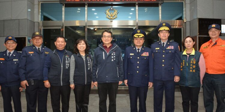 市政府黃秘書長慰問第六分局警民力 期許持續維護春節治交安 市政府黃秘書長慰問第六分局警民力 期許持續維護春節治交安