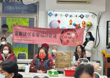 把愛傳出去》服務無遠弗屆 行動式居家藥局前進偏鄉文蘭文健站