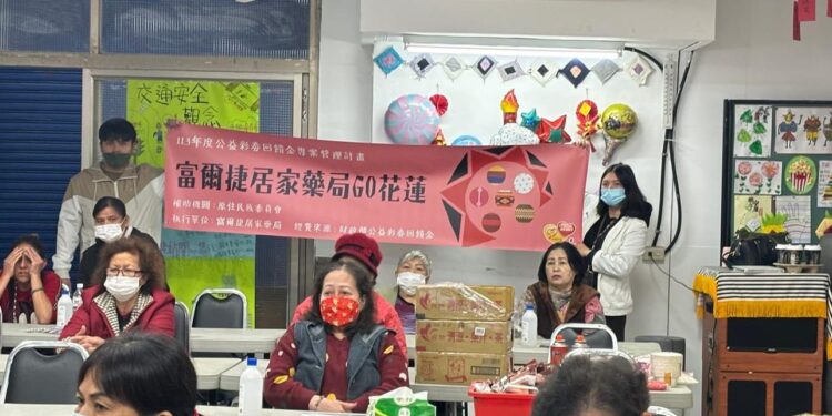 把愛傳出去》服務無遠弗屆 行動式居家藥局前進偏鄉文蘭文健站 把愛傳出去》服務無遠弗屆 行動式居家藥局前進偏鄉文蘭文健站