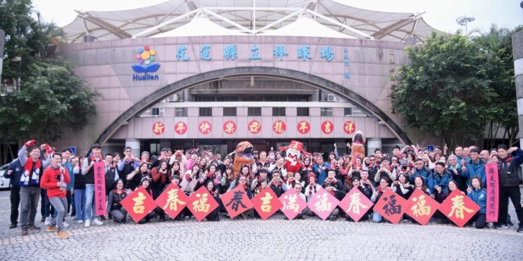 新年好運一條龍 徐榛蔚向縣府同仁拜早年