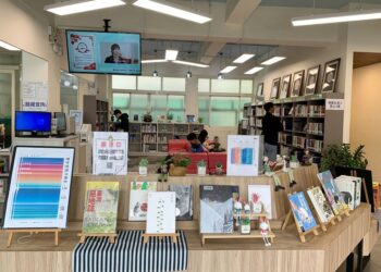 浪潮掀起迎向閱讀海浪  中市圖「荷」你一起悠游知識書海