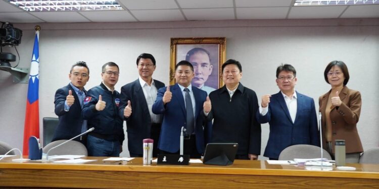 監督執政黨是在野黨的天職 必須整合所有力量制衡民進黨 傅崐萁:本會期召委選舉結果展現國民黨的團結一致及民眾黨的高度誠意 監督執政黨是在野黨的天職 必須整合所有力量制衡民進黨 傅崐萁:本會期召委選舉結果展現國民黨的團結一致及民眾黨的高度誠意