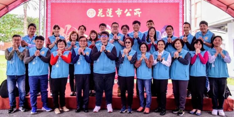 祥龍獻瑞迎新春 魏嘉彥率花蓮市公所團隊拜年