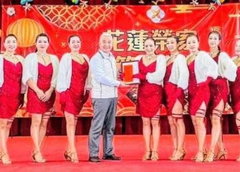 花蓮榮家春節聯歡 艾麗莎拉丁舞團舞蹈表演獲滿堂彩