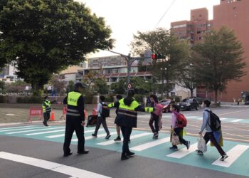 開學了  中市警第六分局啟動   護童勤務家長龍安心