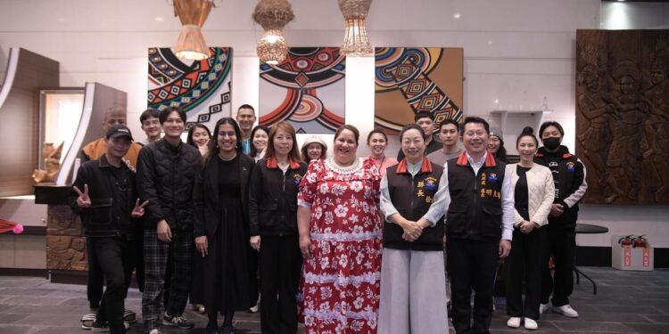 馬紹爾群島共和國安魯尼特 卡蒂爾大使拜會徐榛蔚 雙方交流南島傳統文化 馬紹爾群島共和國安魯尼特 卡蒂爾大使拜會徐榛蔚 雙方交流南島傳統文化