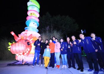 點亮中央公園76米巨龍主燈秀  震撼登場 盧市長：規模媲美國家級燈會